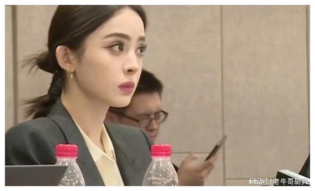 被央视镜头下的娜扎美到了“裹”得严严实实却惊艳全场(图10)
