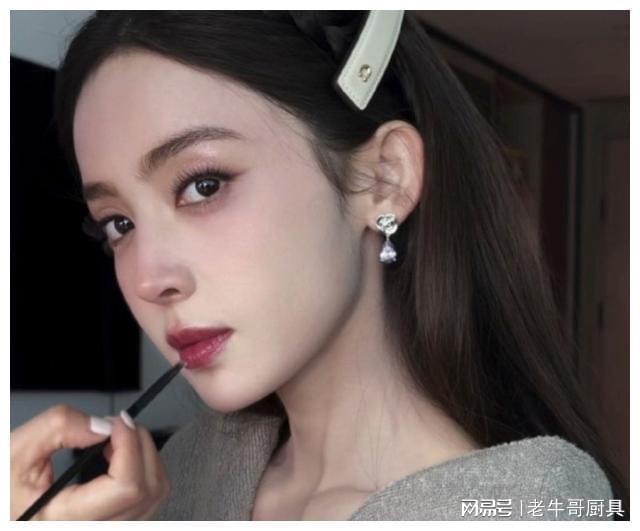 被央视镜头下的娜扎美到了“裹”得严严实实却惊艳全场(图15)