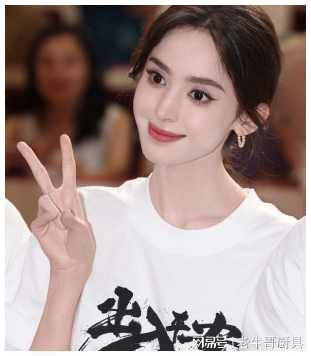 被央视镜头下的娜扎美到了“裹”得严严实实却惊艳全场(图14)