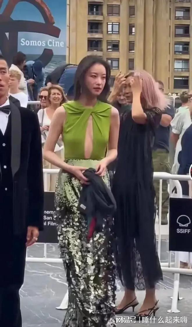 无滤镜大变样虞书欣似胖头鱼任达华太秃然金喜善行走的铜像(图2)
