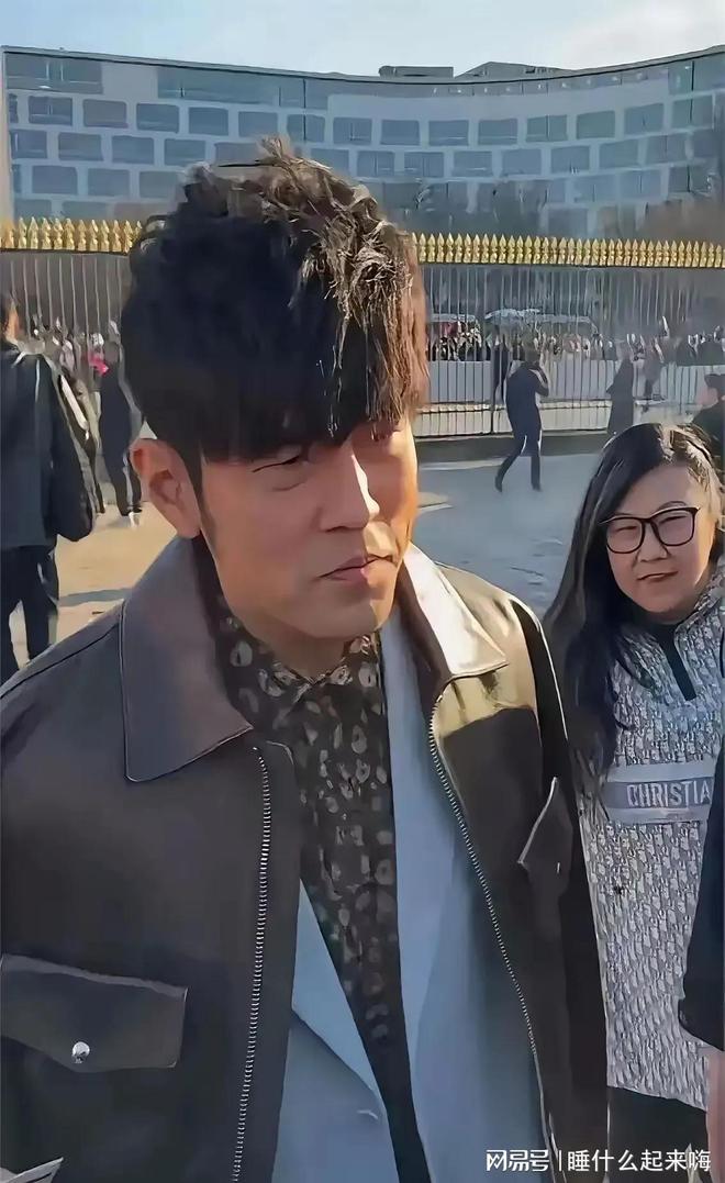 无滤镜大变样虞书欣似胖头鱼任达华太秃然金喜善行走的铜像(图3)
