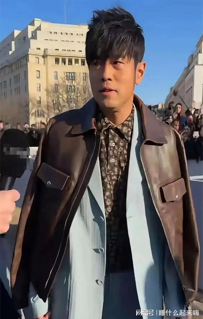 无滤镜大变样虞书欣似胖头鱼任达华太秃然金喜善行走的铜像(图4)