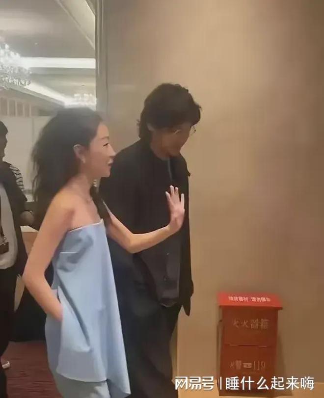 无滤镜大变样虞书欣似胖头鱼任达华太秃然金喜善行走的铜像(图6)