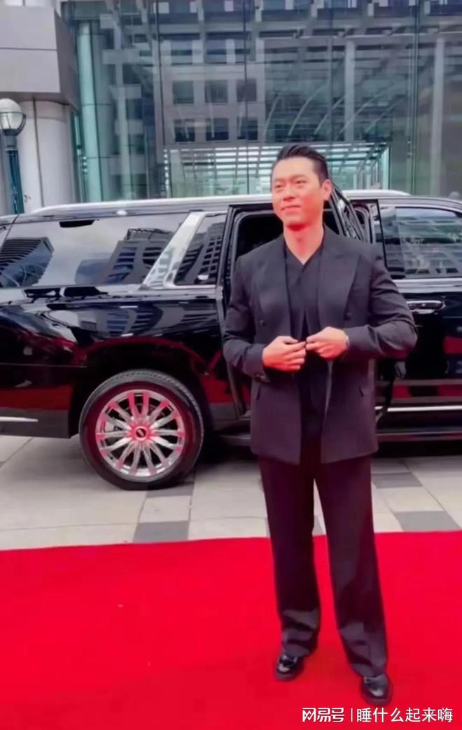 无滤镜大变样虞书欣似胖头鱼任达华太秃然金喜善行走的铜像(图18)