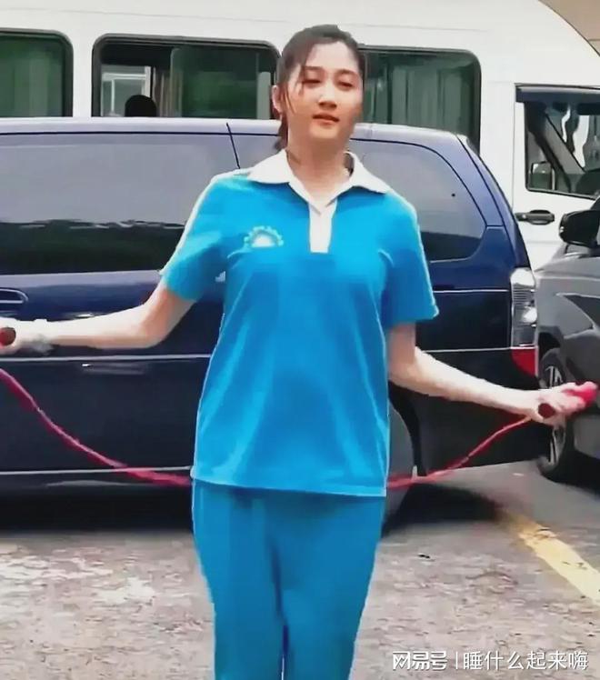 无滤镜大变样虞书欣似胖头鱼任达华太秃然金喜善行走的铜像(图29)