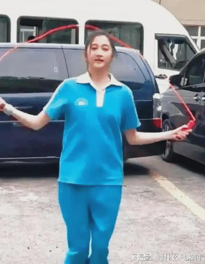 无滤镜大变样虞书欣似胖头鱼任达华太秃然金喜善行走的铜像(图30)