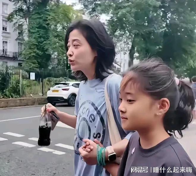 无滤镜大变样虞书欣似胖头鱼任达华太秃然金喜善行走的铜像(图31)