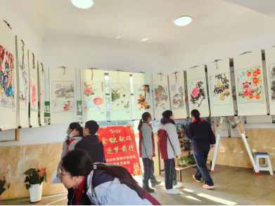 奉贤区西渡学校举行迎新学生书画展(图2)