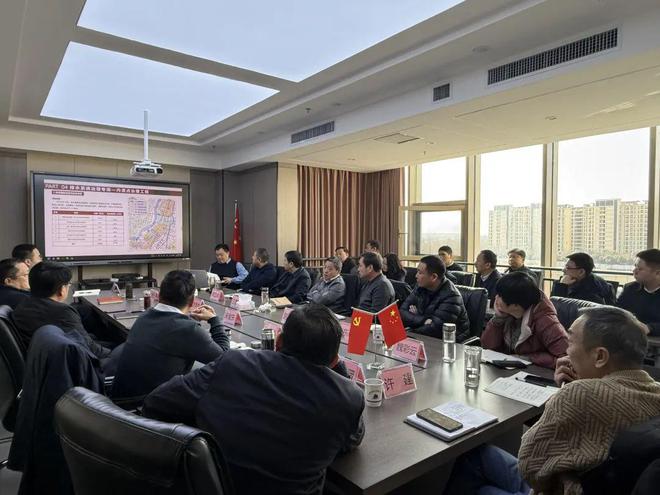 南阳市城乡一体化示范区党工委书记、市住建局局长宋金东赴南阳城乡建设工程集团调研指导工作(图2)