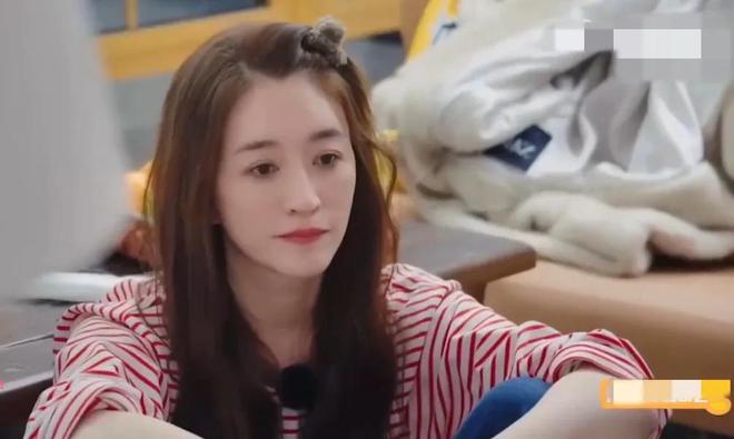 网曝刘晓庆迟到2个小时原因：美国的家中被盗了财产有重大损失(图2)