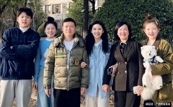 从淘宝模特到国民初恋“天选温以凡”的人生就是现实版樊胜美！(图11)