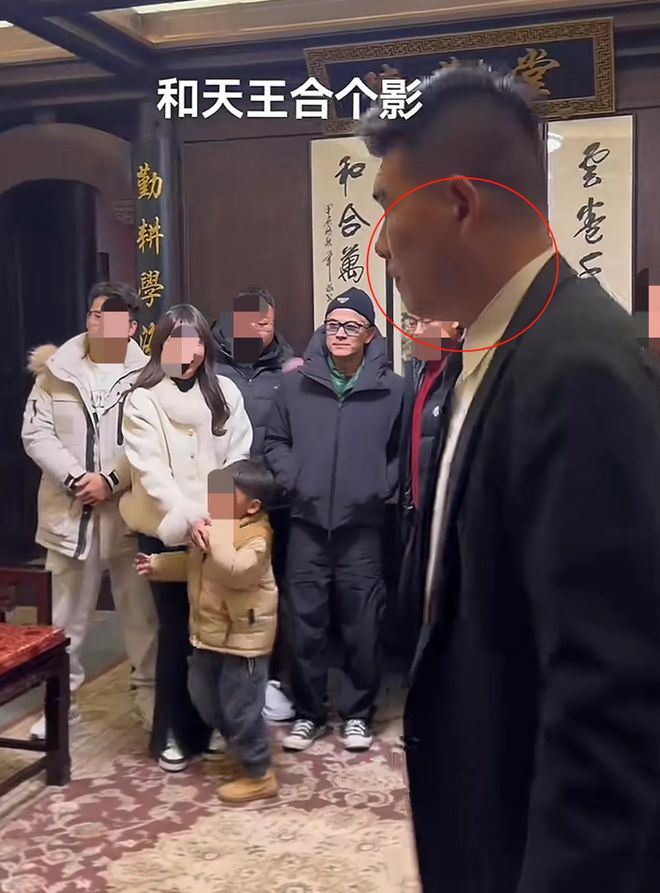 59岁郭富城再回方媛老家穿着朴素带了保镖知情人透露投资马场(图3)