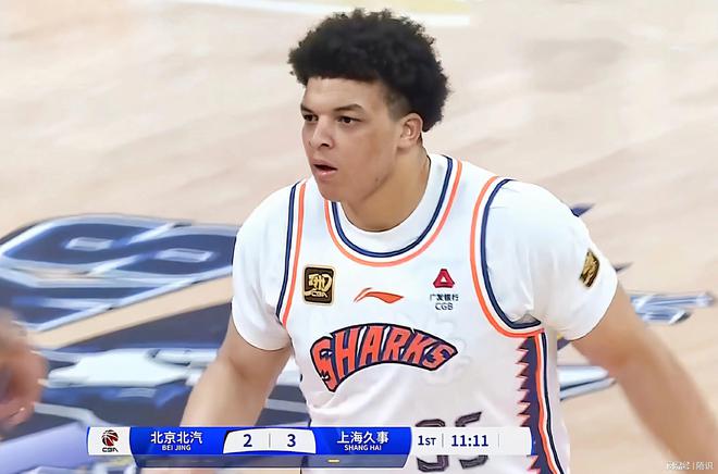 王哲林缺阵洛夫顿目前4+3血布10+3上海男篮大战北京！
