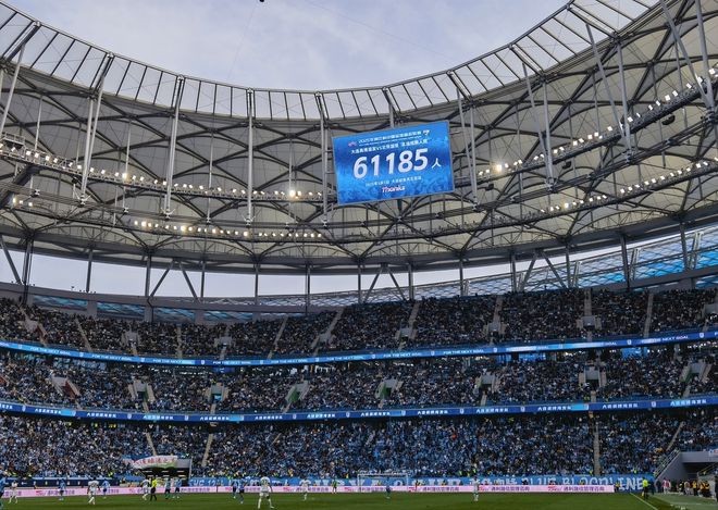 力压欧洲豪门！大连英博主场上座人数冲进全球前十七！(图4)