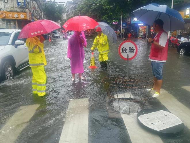 互助身影里的防汛硬仗：广东持续暴雨下的凡人星火与基层力量(图6)