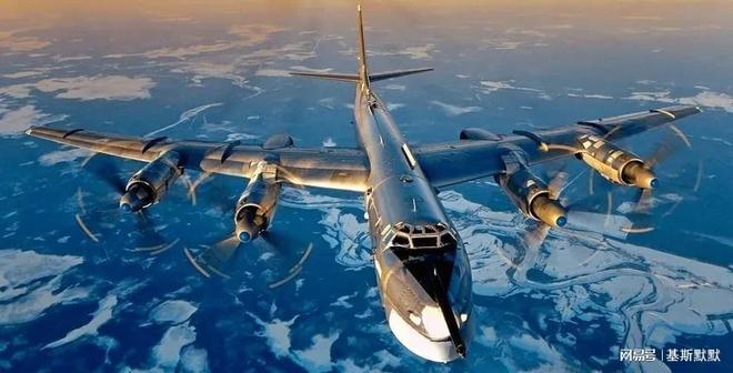 乌军突袭俄战略轰炸机基地多架图95被炸超40架战略飞机被毁(图2)