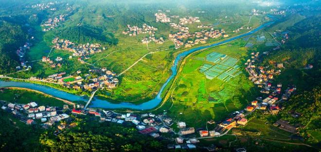 【头条】阀门兴镇铸底气城乡焕新提品质——专访英都镇党委副书记、镇长黄宗权(图2)