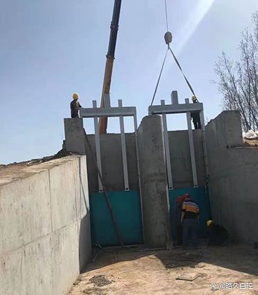 老旧闸门升级太阳能智能系统-保留原闸体加装控制模块