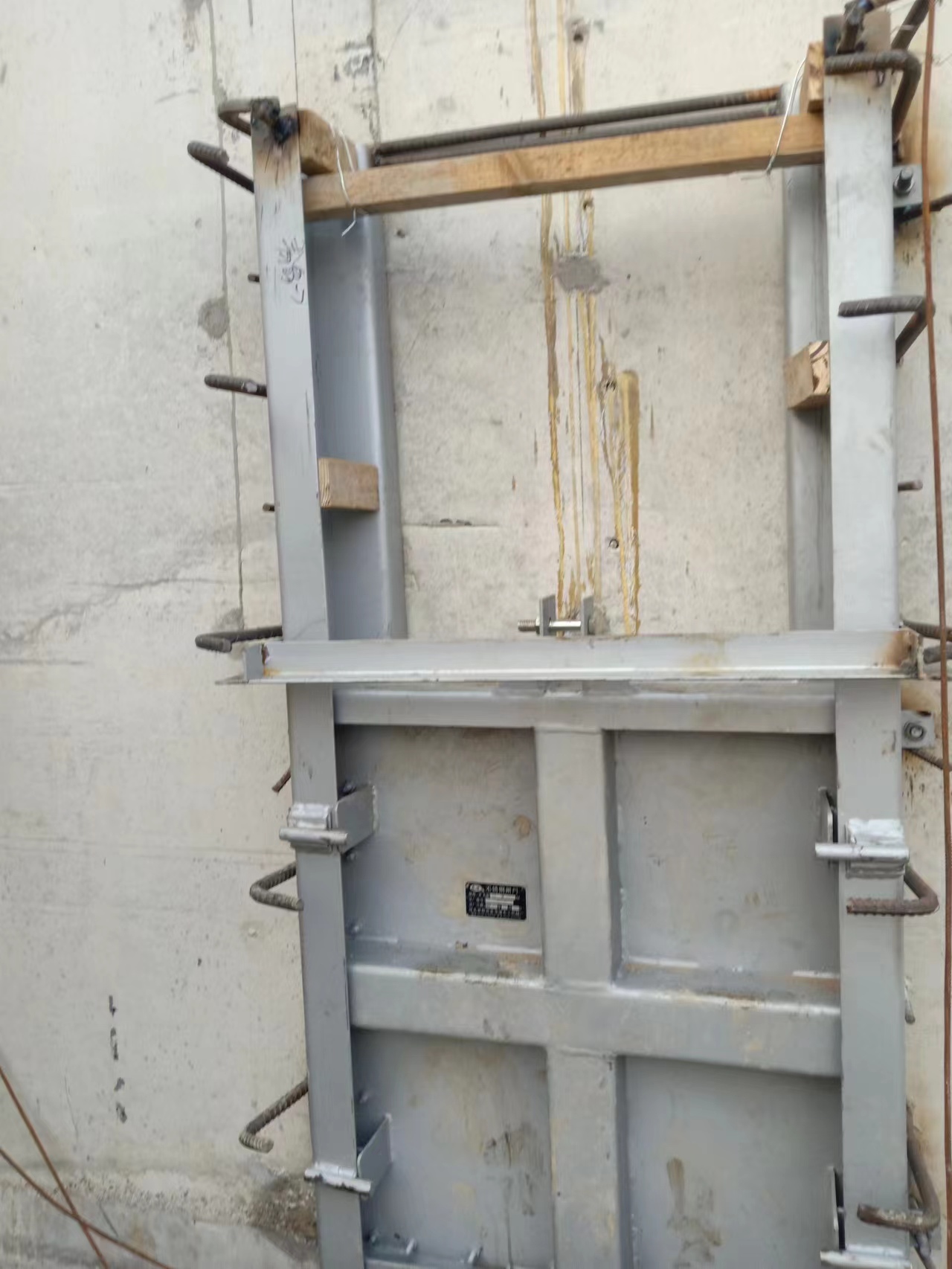 吉林渠道插板门弧形钢制闸门图片-搜了网