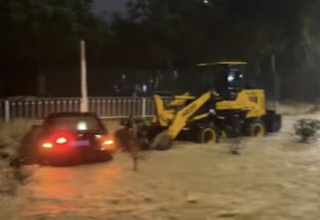 互助身影里的防汛硬仗：广东持续暴雨下的凡人星火与基层力量(图1)