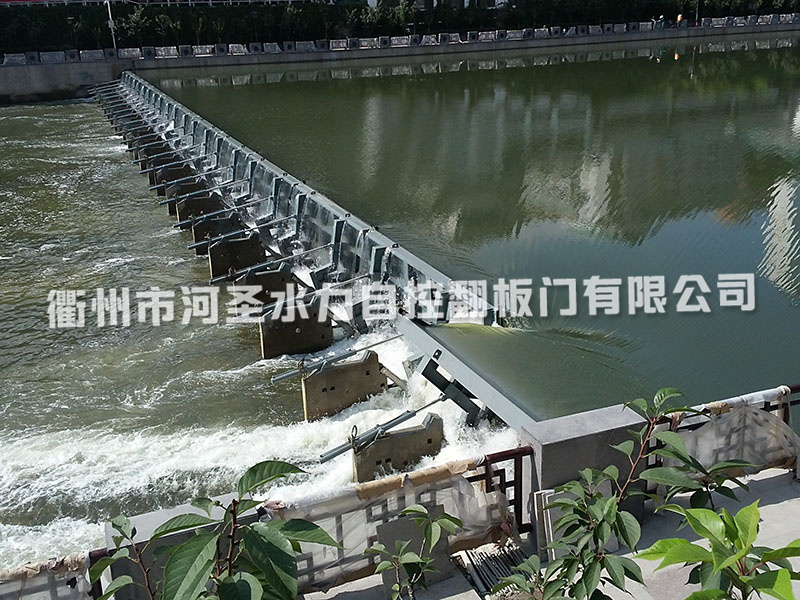 钢结构水力自控翻板闸门工作原理是什么？(图1)