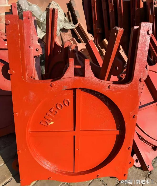 水利钢闸门厂家实力推荐:水利工程设备选型指南(图2)