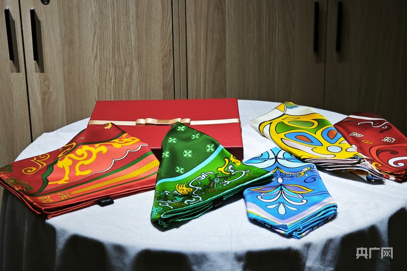 穿越沙海千年楼兰文创“出圈”(图2)