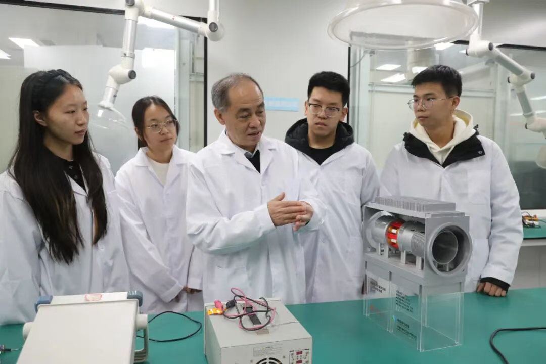【博创风采】从“卡脖子”到世界首创：西安交大博士后团队攻坚环保型百万千瓦发电机断路器(图2)